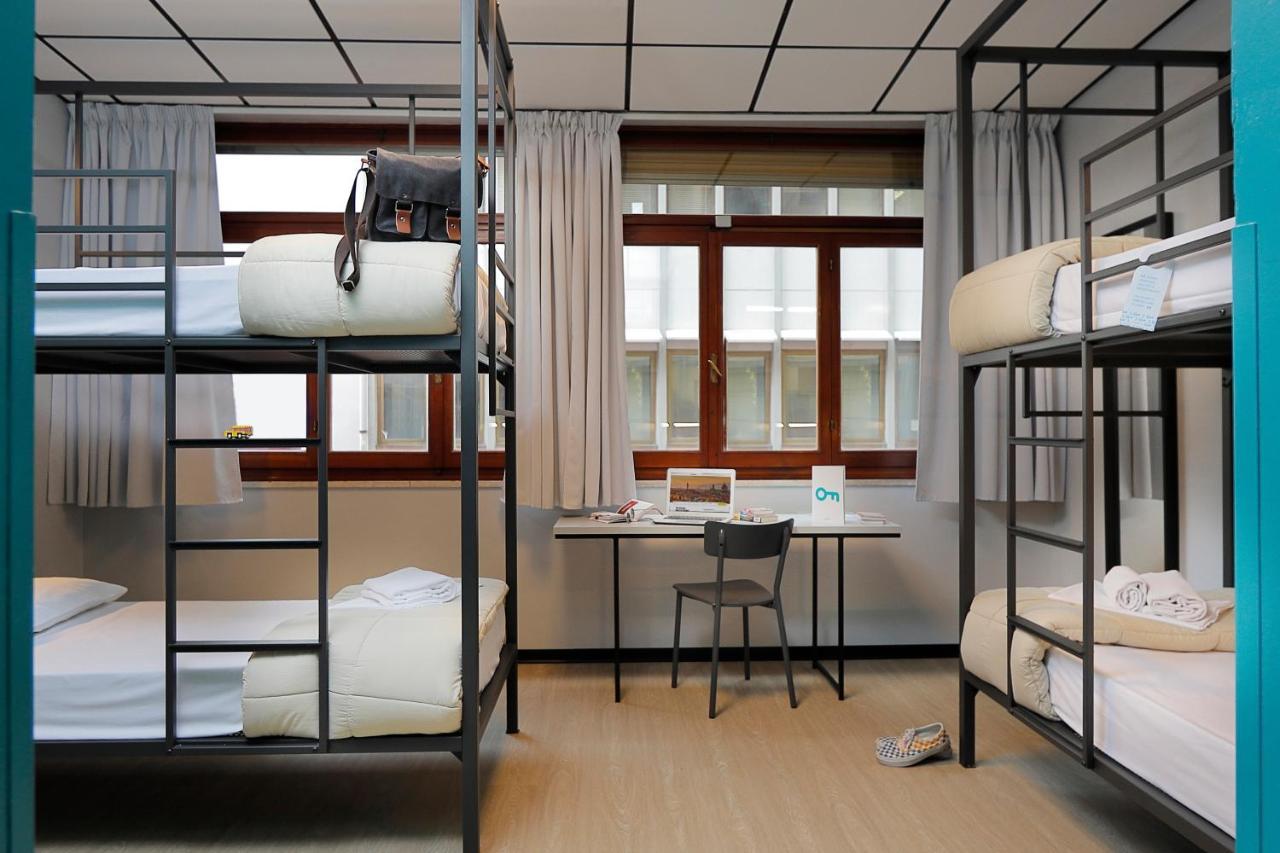 Cama en habitación compartida femenina de 6 camas